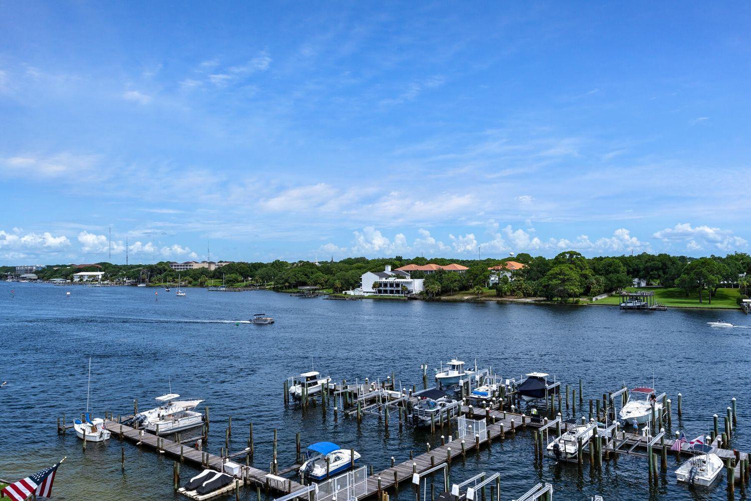 Palm Court Yacht Club 604 Sound View & Access *