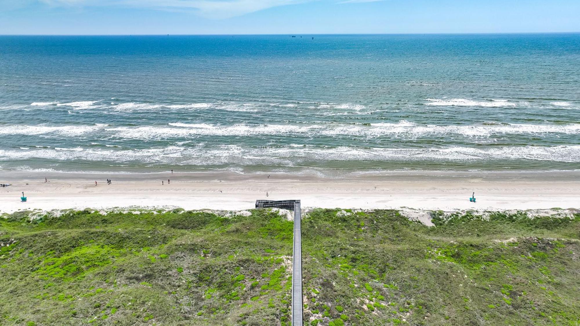 Shore Beats Work- Ocean Views & Elevator Holiday home