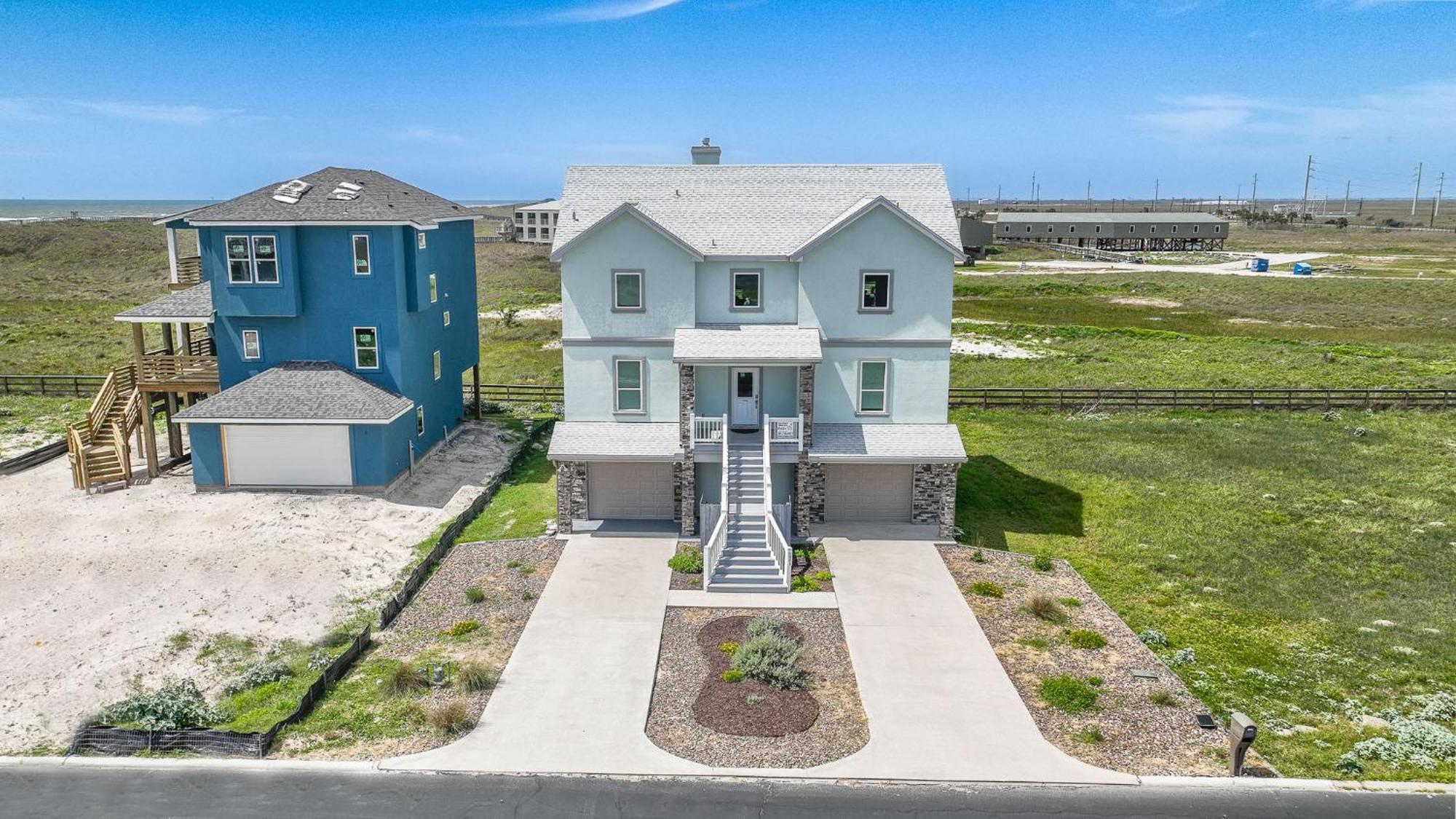 Shore Beats Work- Ocean Views & Elevator Holiday home *