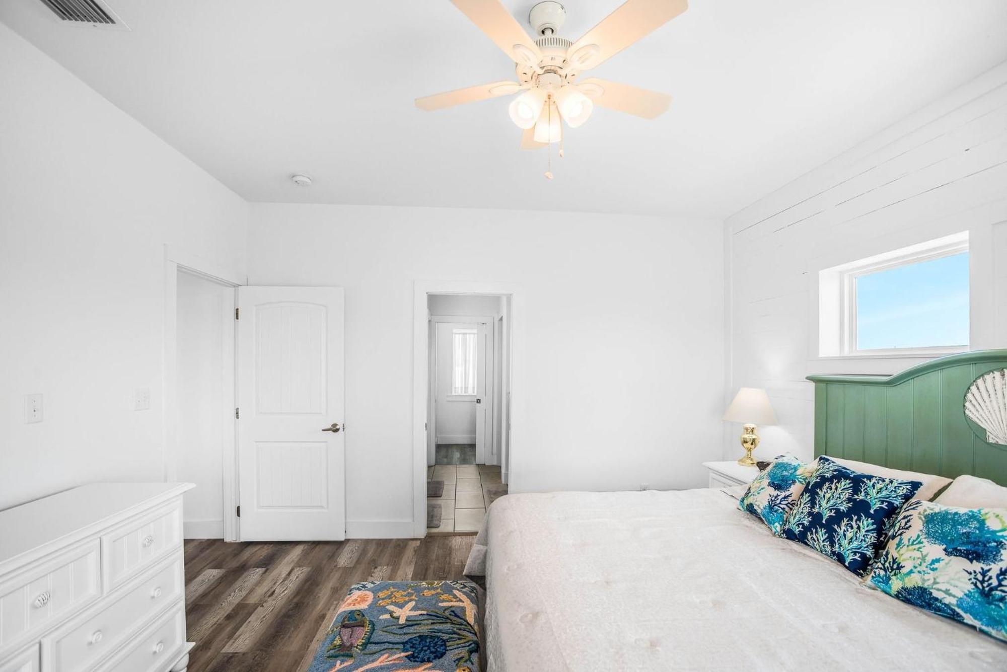 Shore Beats Work- Ocean Views & Elevator Holiday home *