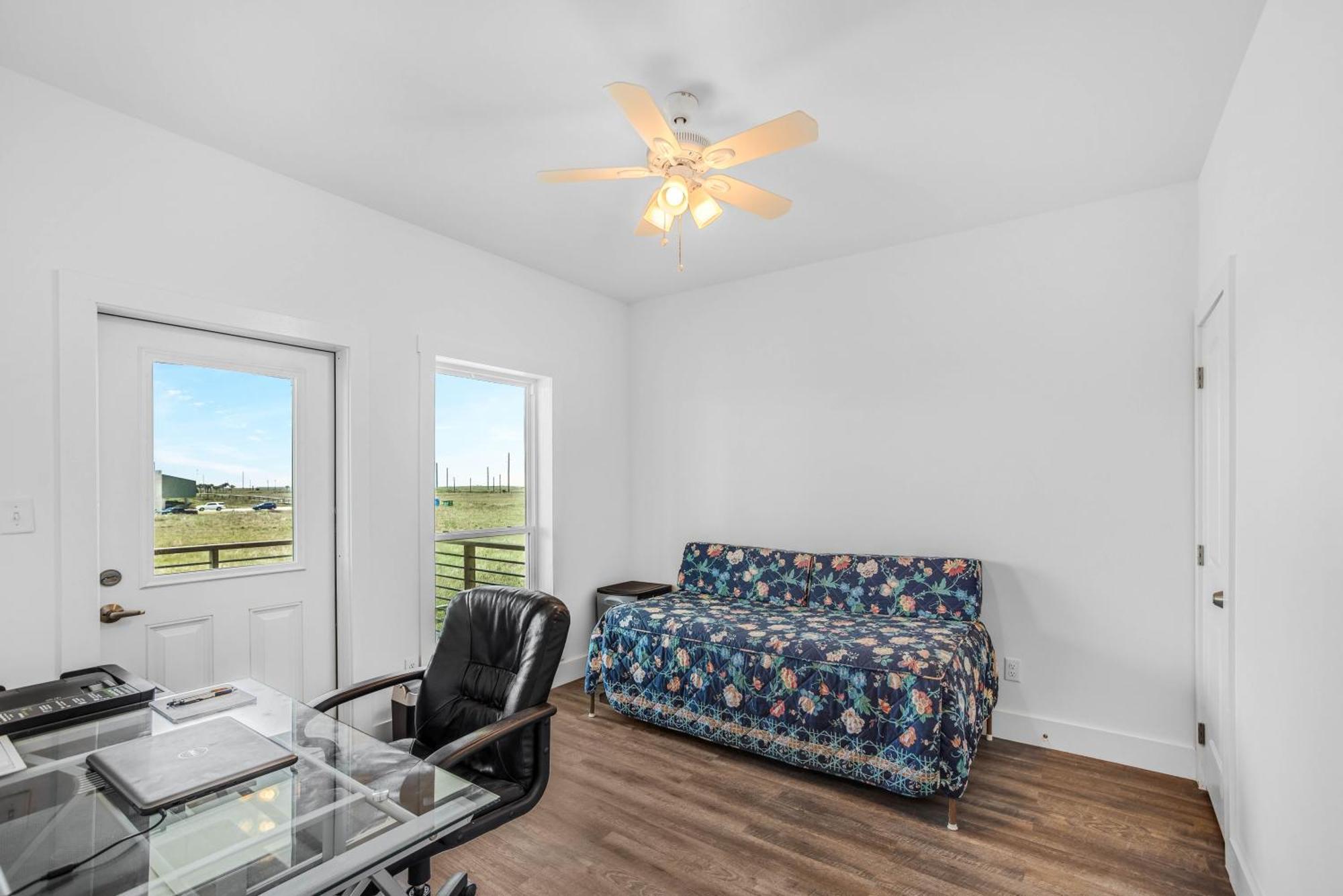 Holiday home Shore Beats Work- Ocean Views & Elevator *