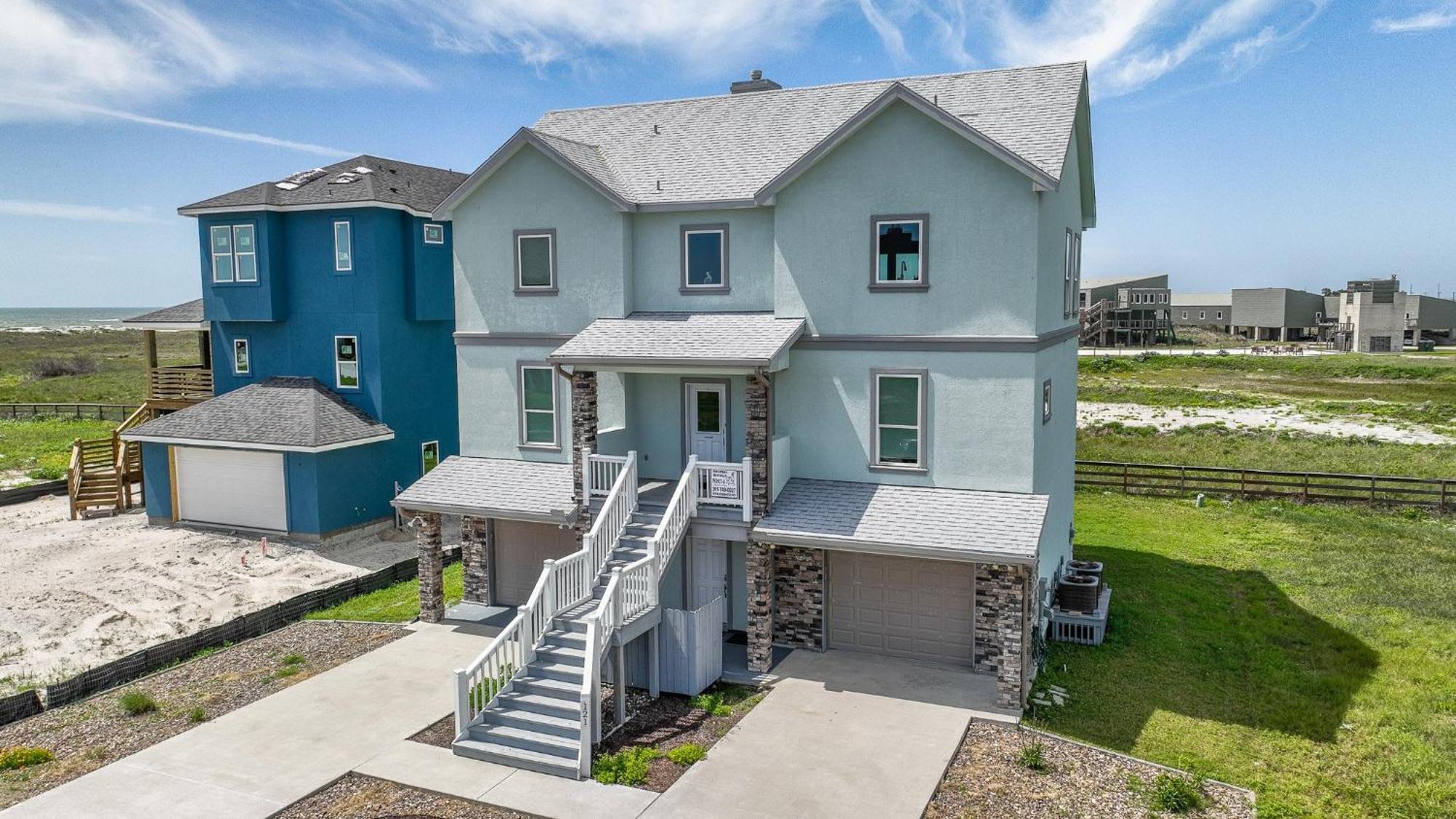 Shore Beats Work- Ocean Views & Elevator Holiday home *
