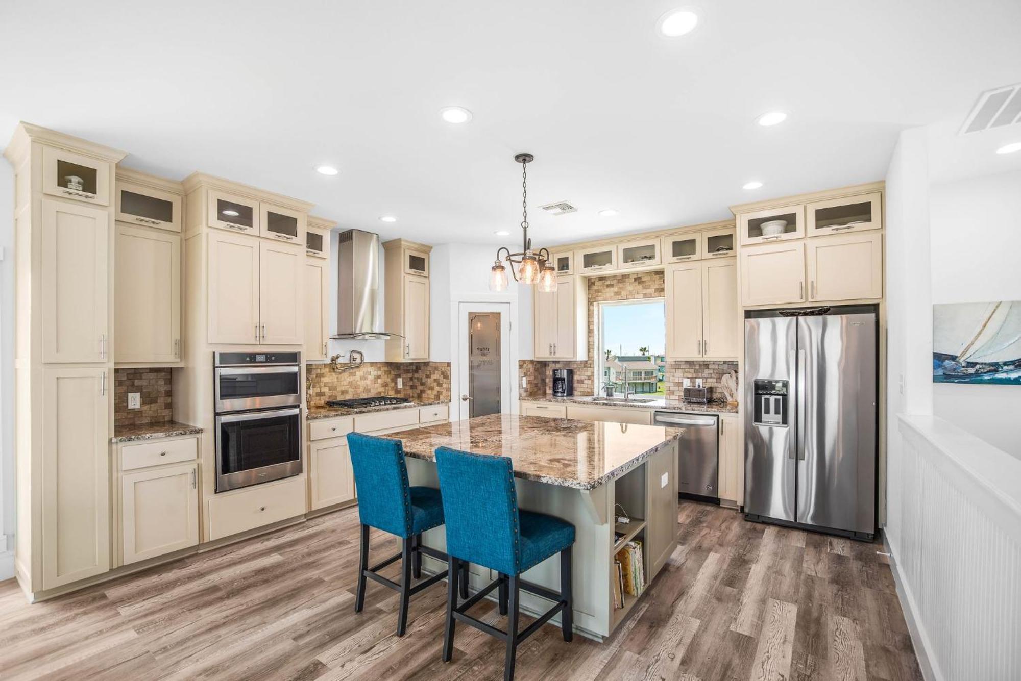 Holiday home Shore Beats Work- Ocean Views & Elevator *