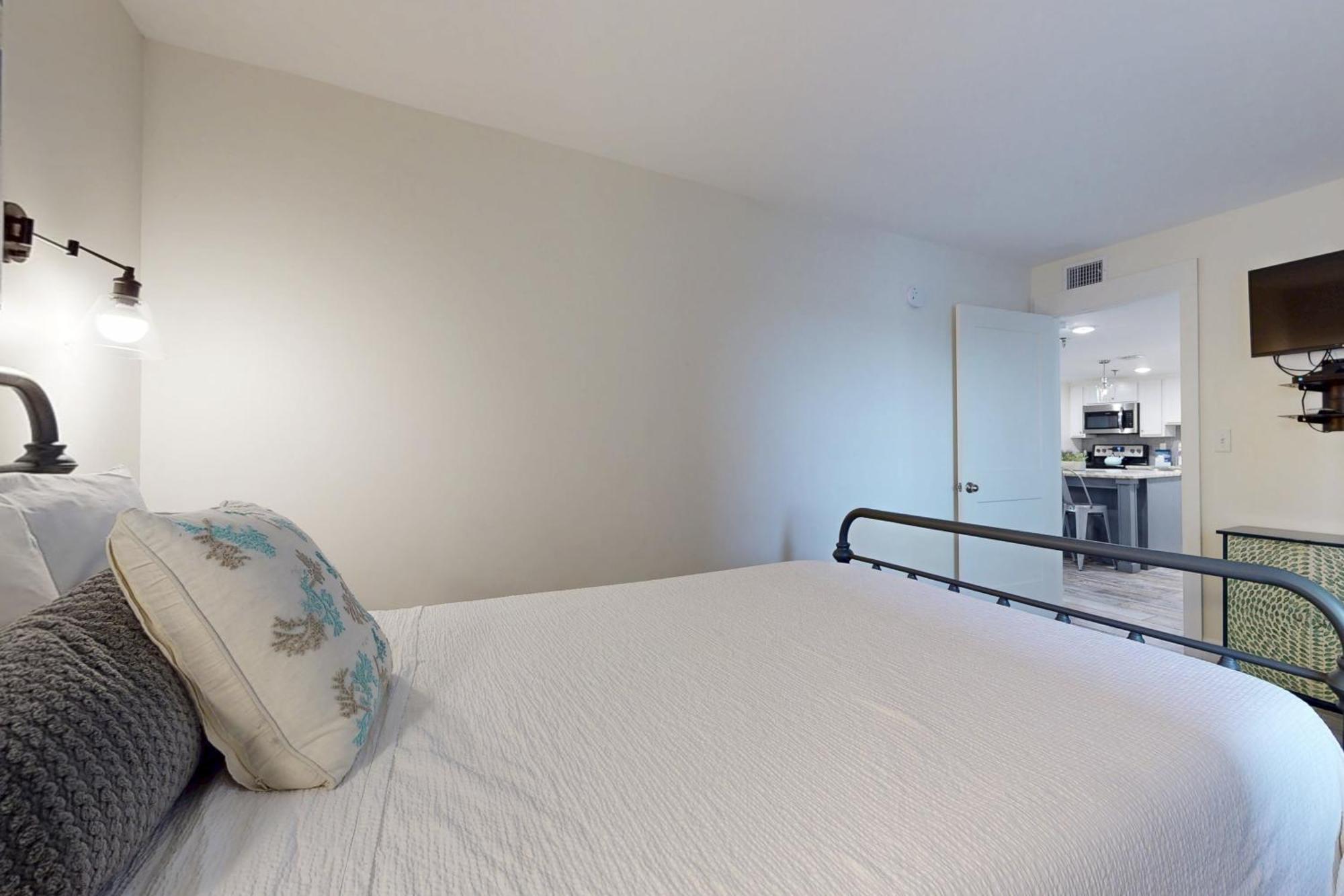 Apartment Surf Dweller #306 *