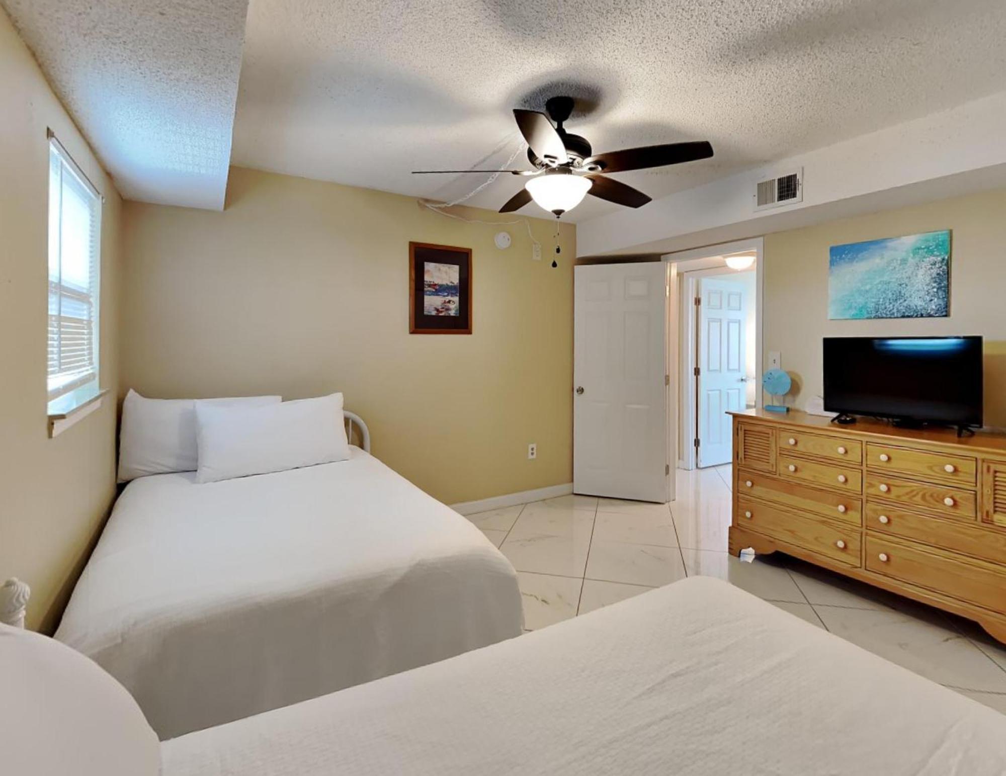 Emerald Isle Walton 502 Apartment