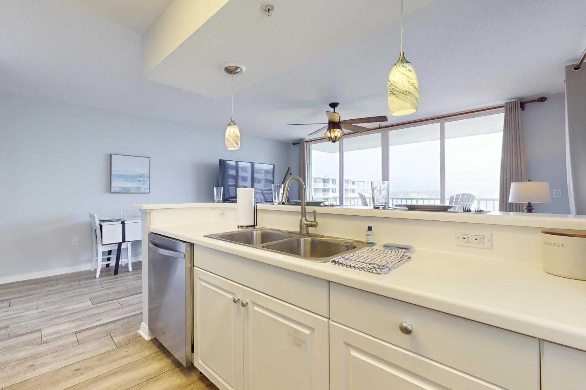 Destin West -bayside Pelican 608