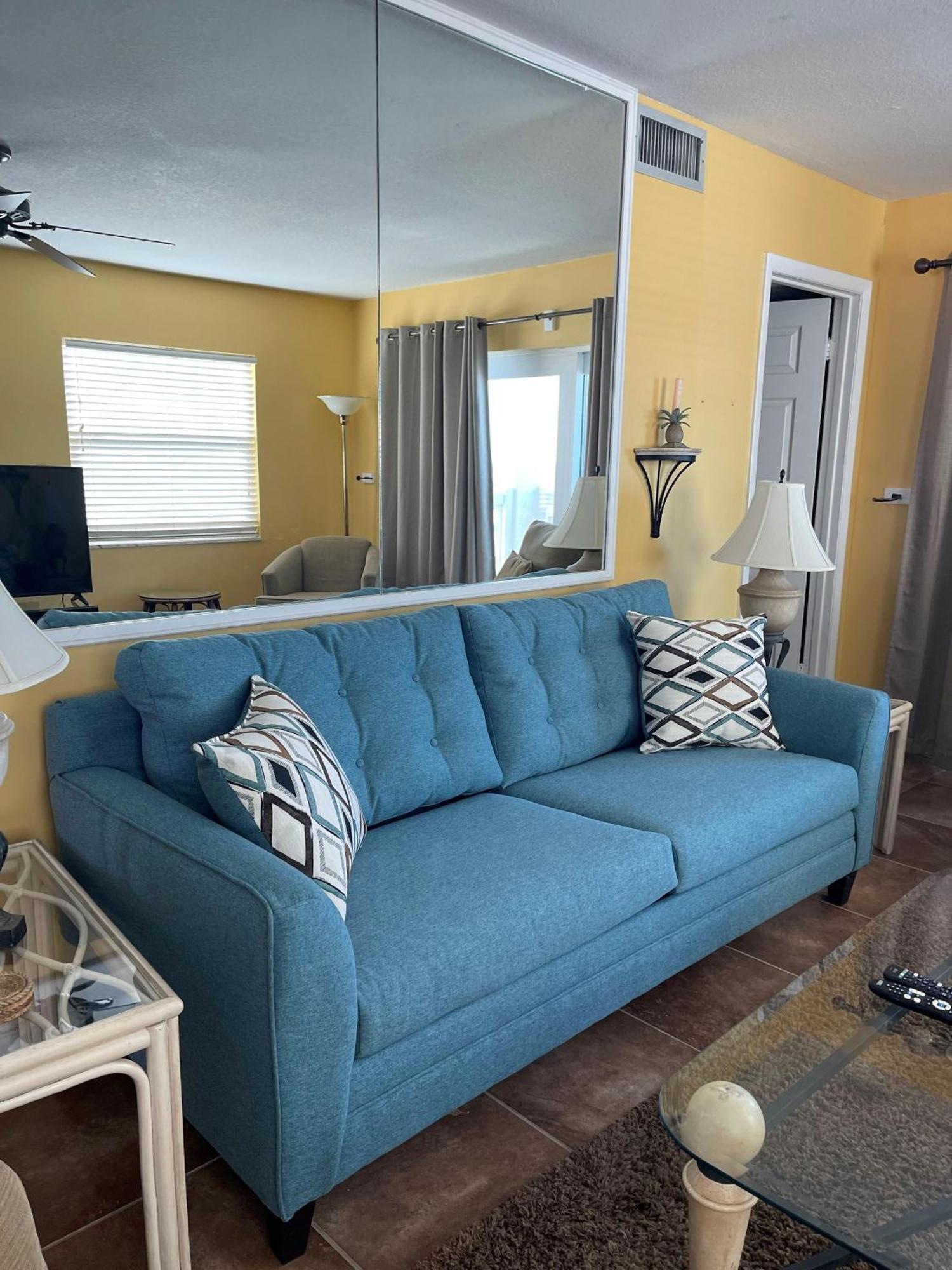 El Matador 469 By Alicia Hollis Open Apr 1 Holiday home *