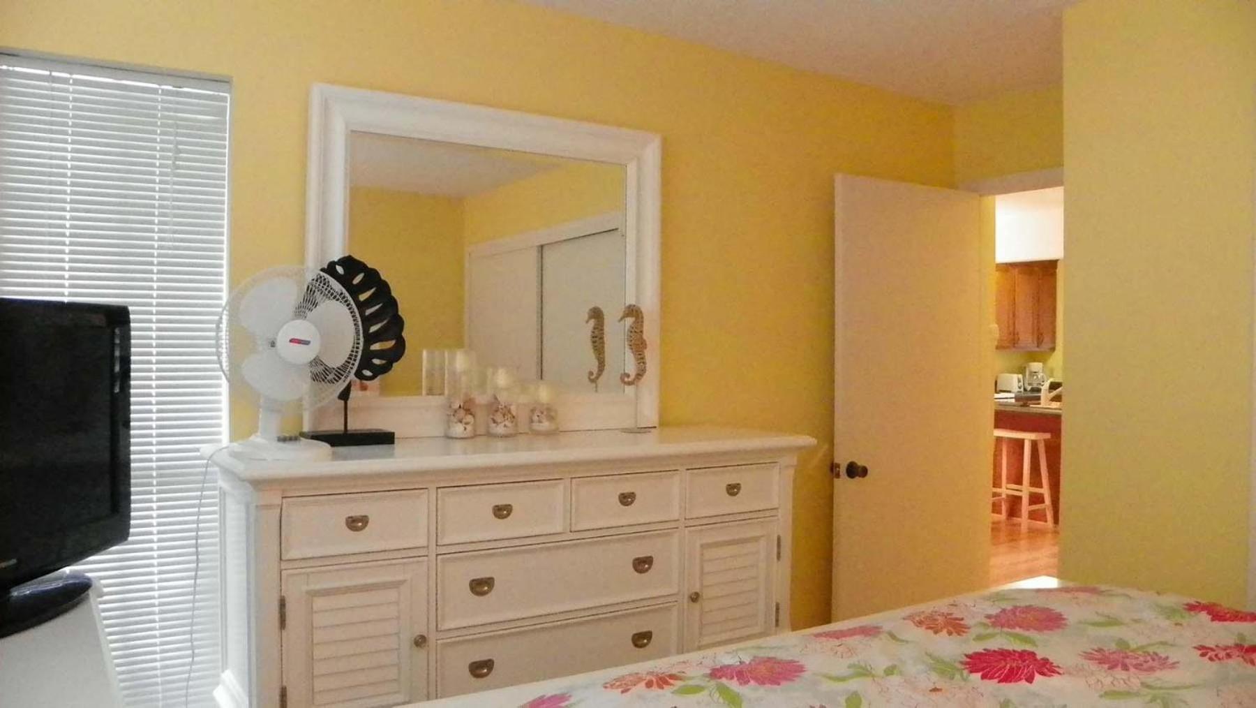 Holiday home Island Winds 102 By Alicia Hollis Across The
