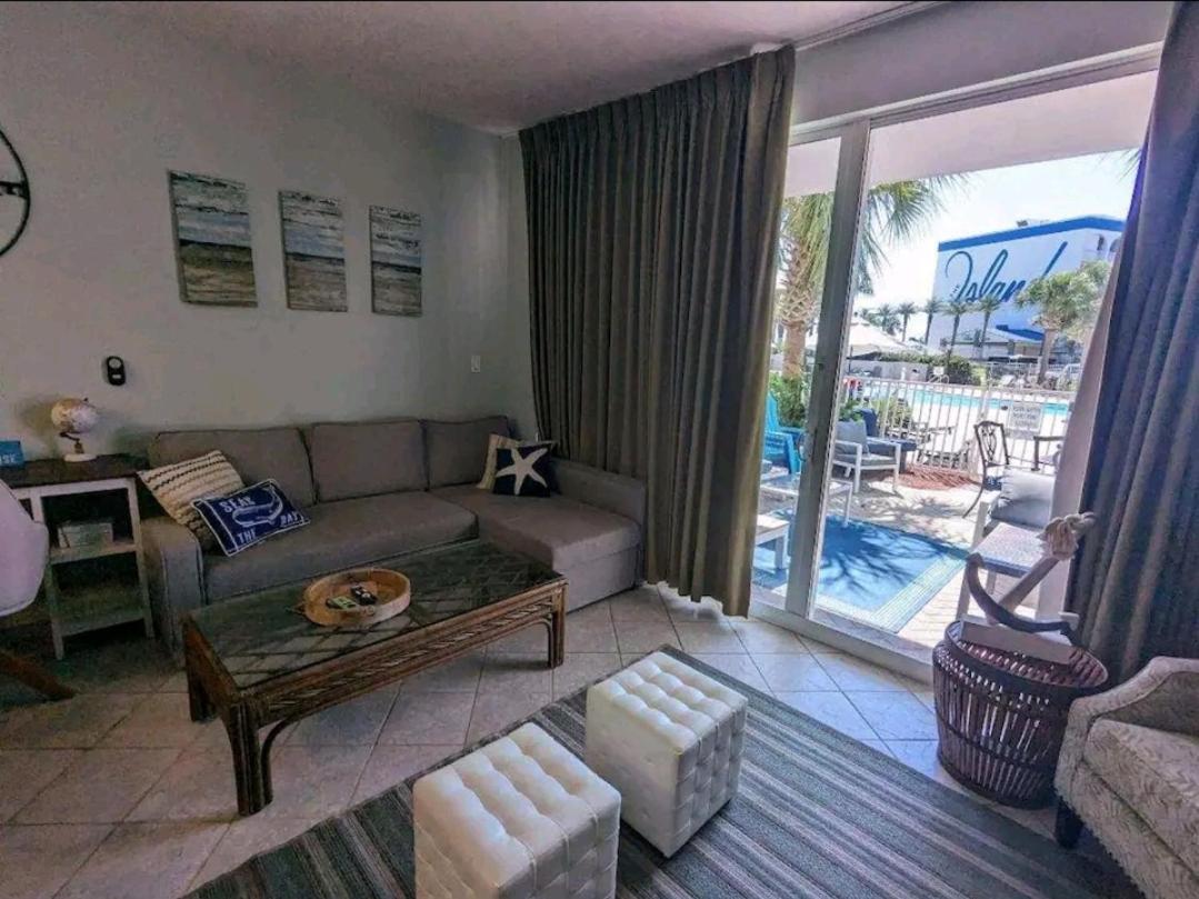 Paradise Right Outside Your Door Aparthotel *