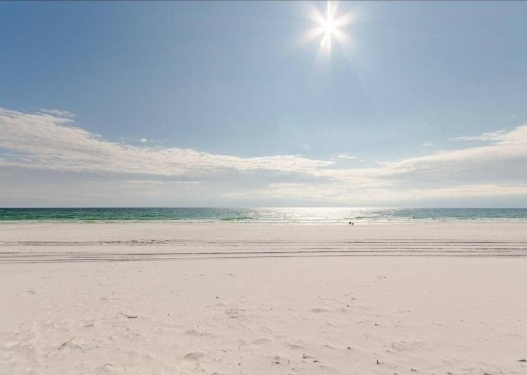Aparthotel Paradise Right Outside Your Door *