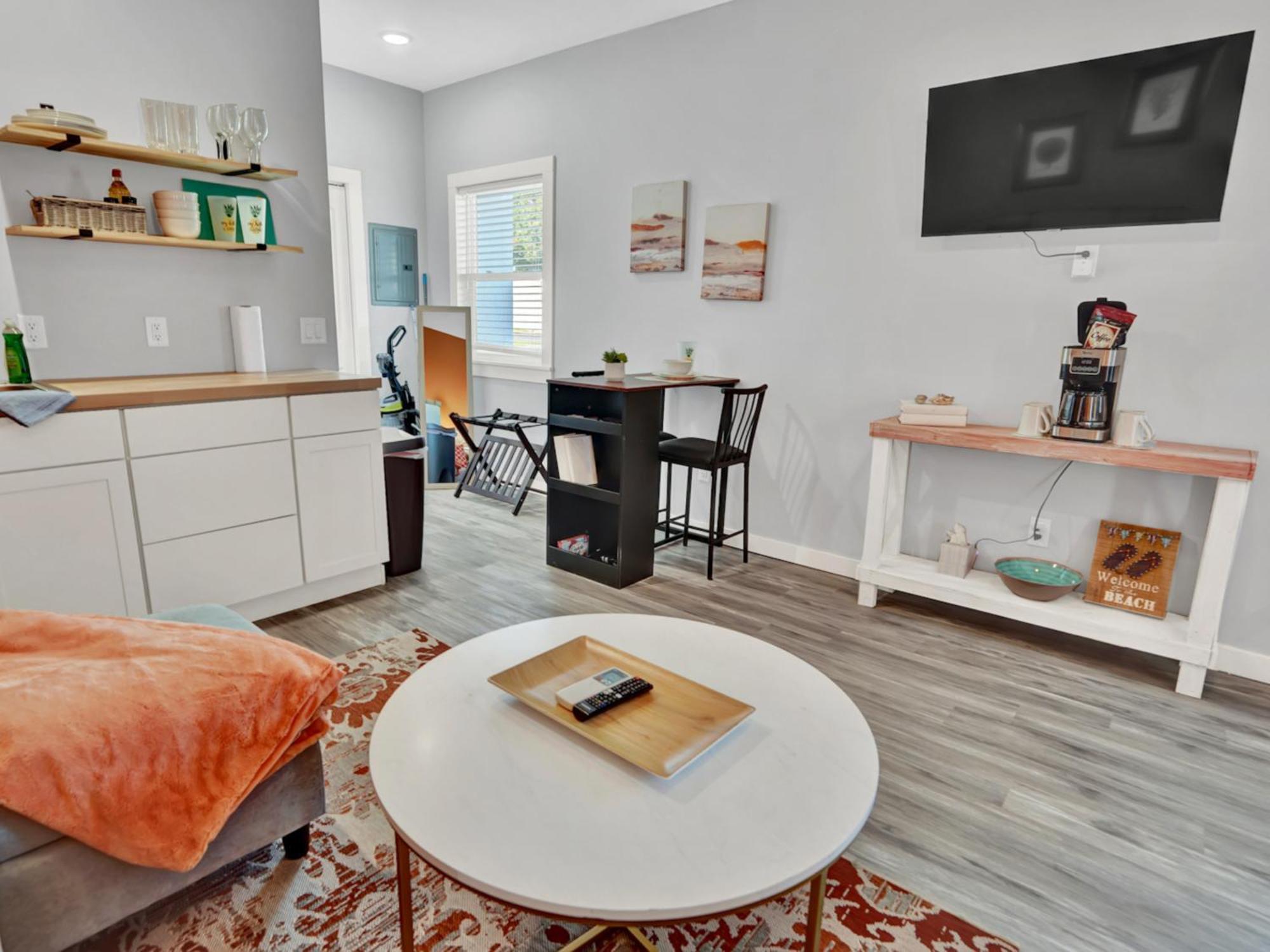 Coral Reef Beautifully Decorated And Close 2 Bch
