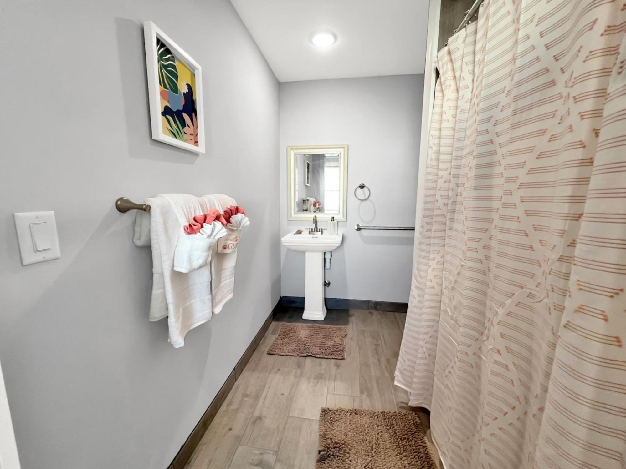Coral Reef Beautifully Decorated And Close 2 Bch Apartment *