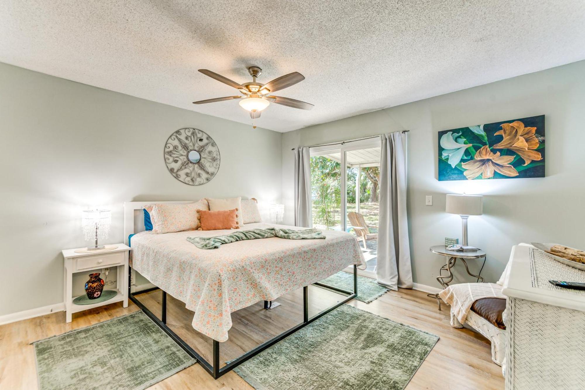 Walton Coastal Retreat With Yard Walk To