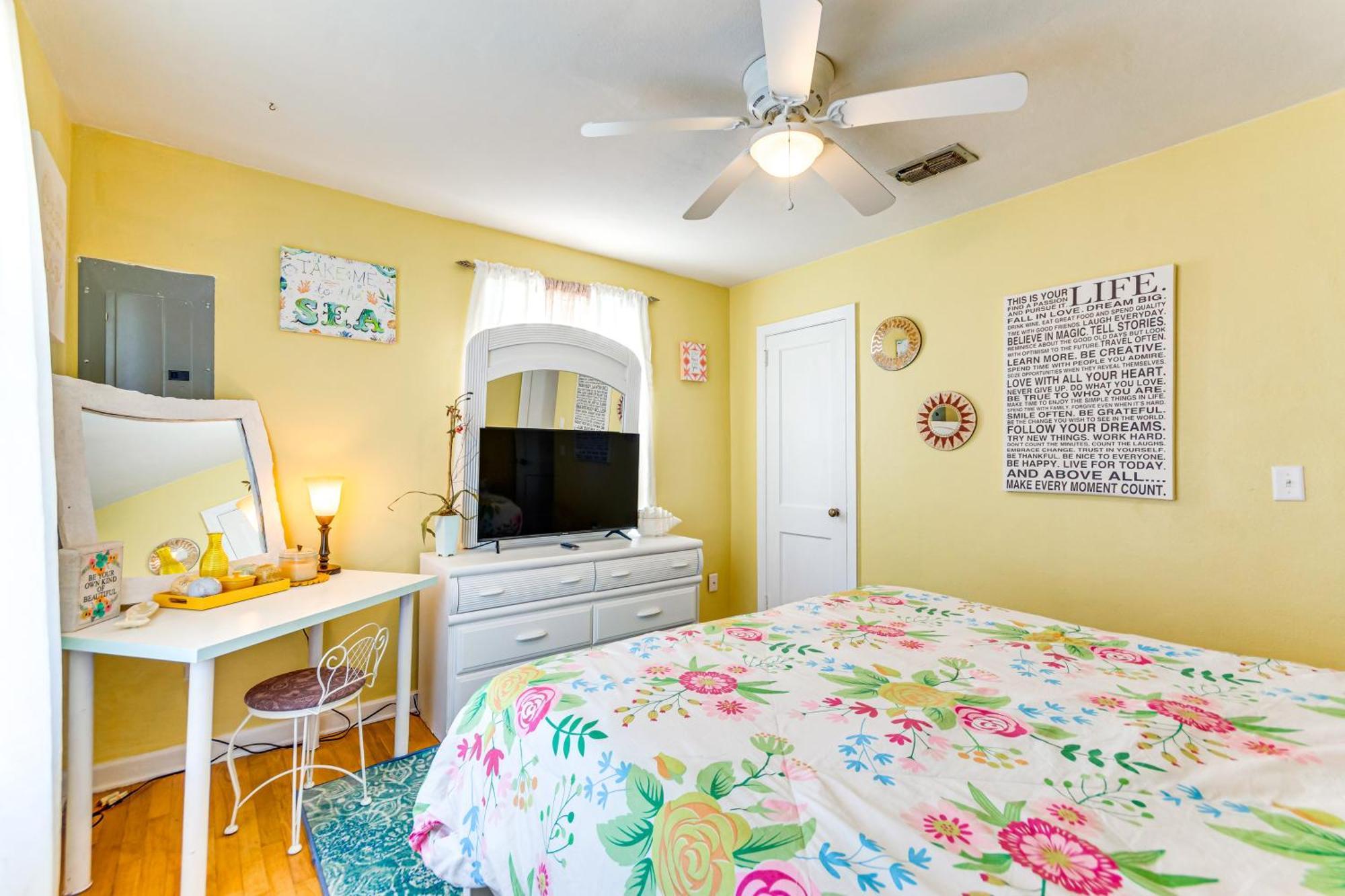Walton Coastal Retreat With Yard Walk To Fort Walton Beach