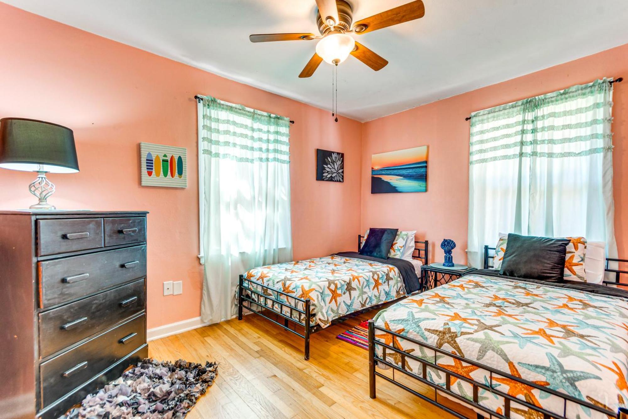 Walton Coastal Retreat With Yard Walk To * Fort Walton Beach