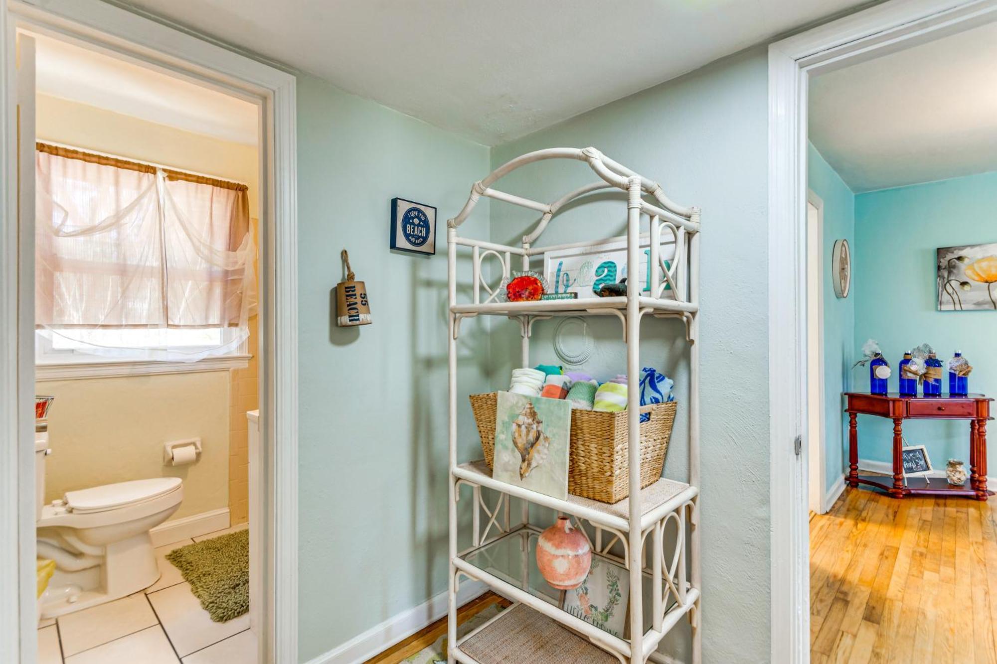 Walton Coastal Retreat With Yard Walk To