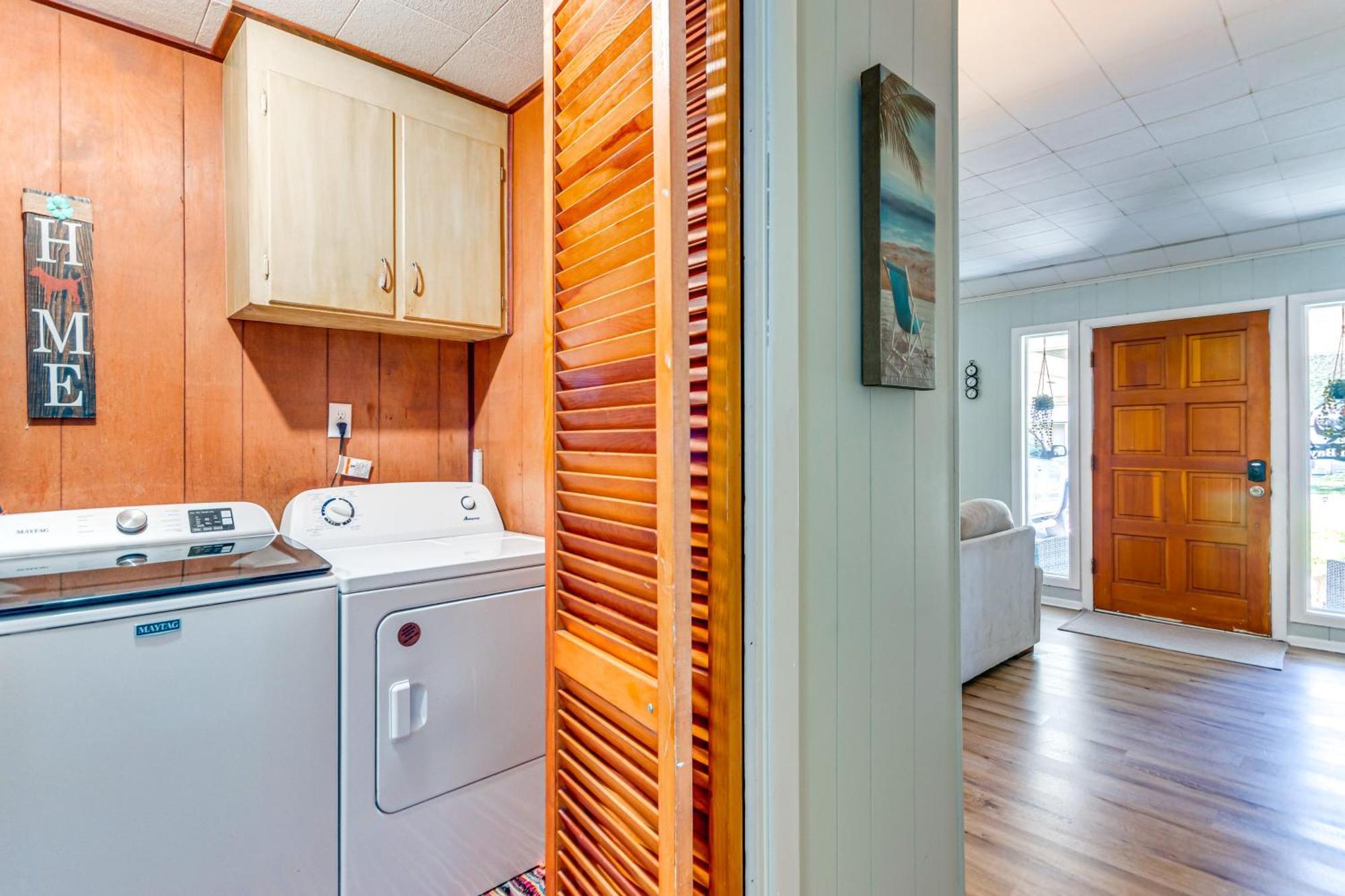 Walton Coastal Retreat With Yard Walk To Holiday home