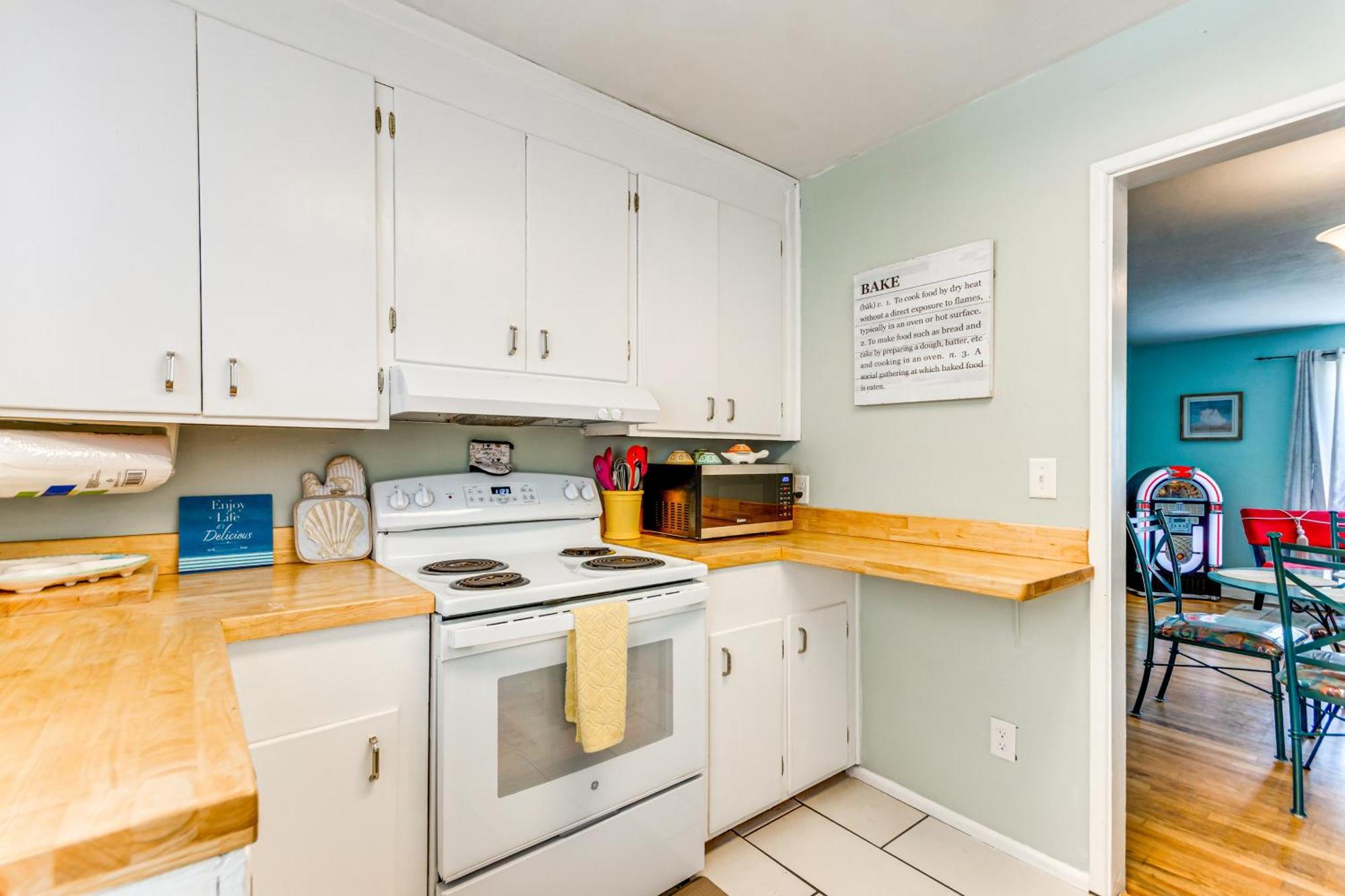 Walton Coastal Retreat With Yard Walk To Holiday home *