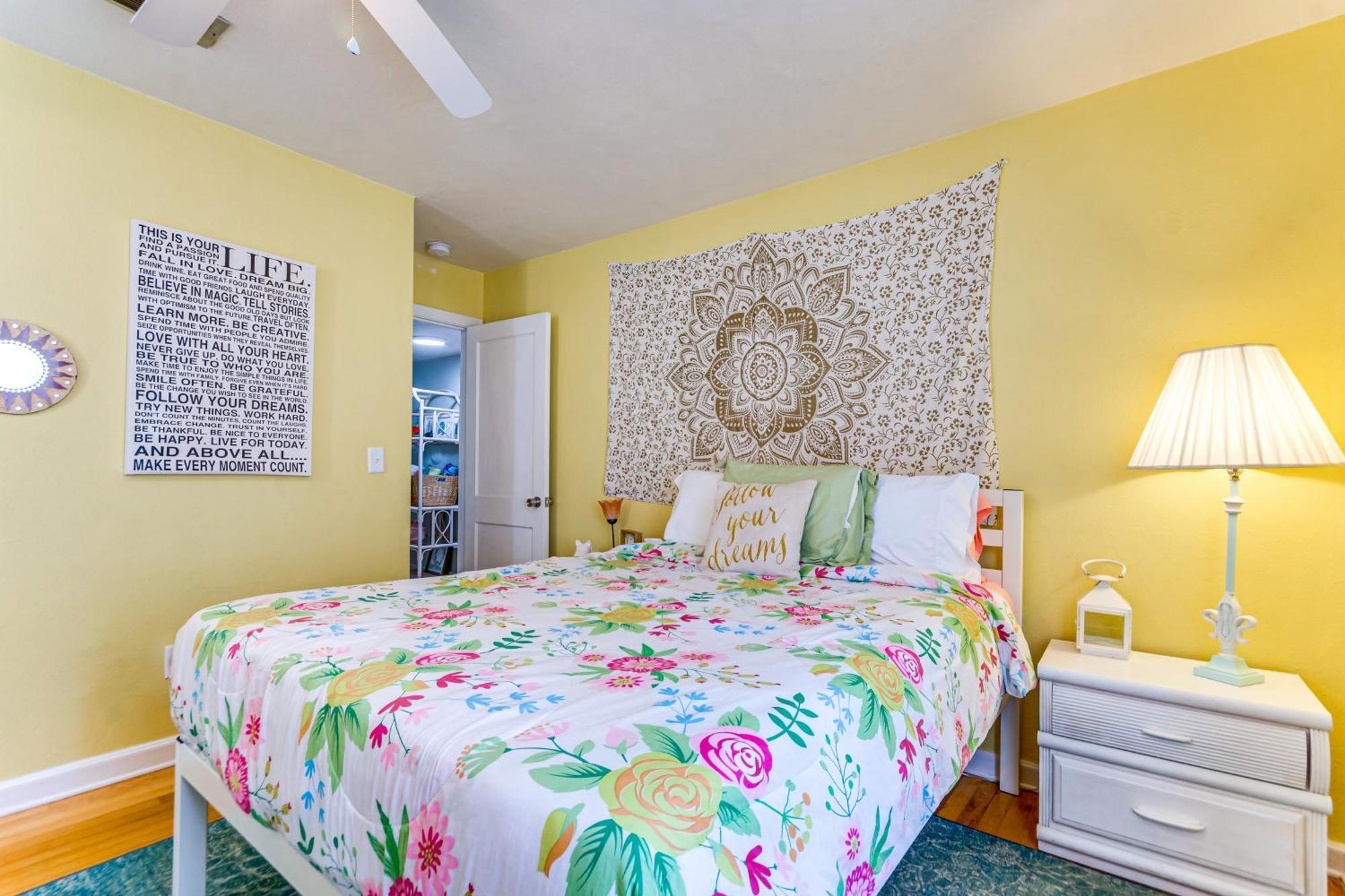 Walton Coastal Retreat With Yard Walk To Fort Walton Beach