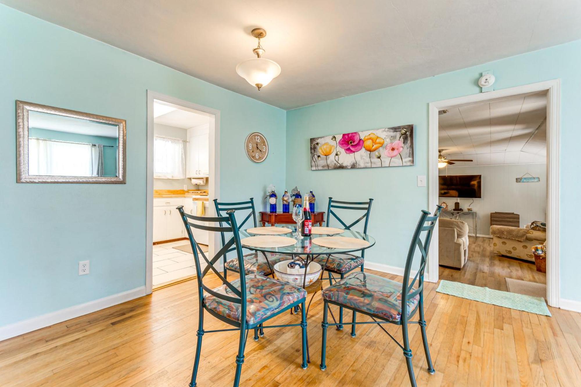 Walton Coastal Retreat With Yard Walk To Holiday home *