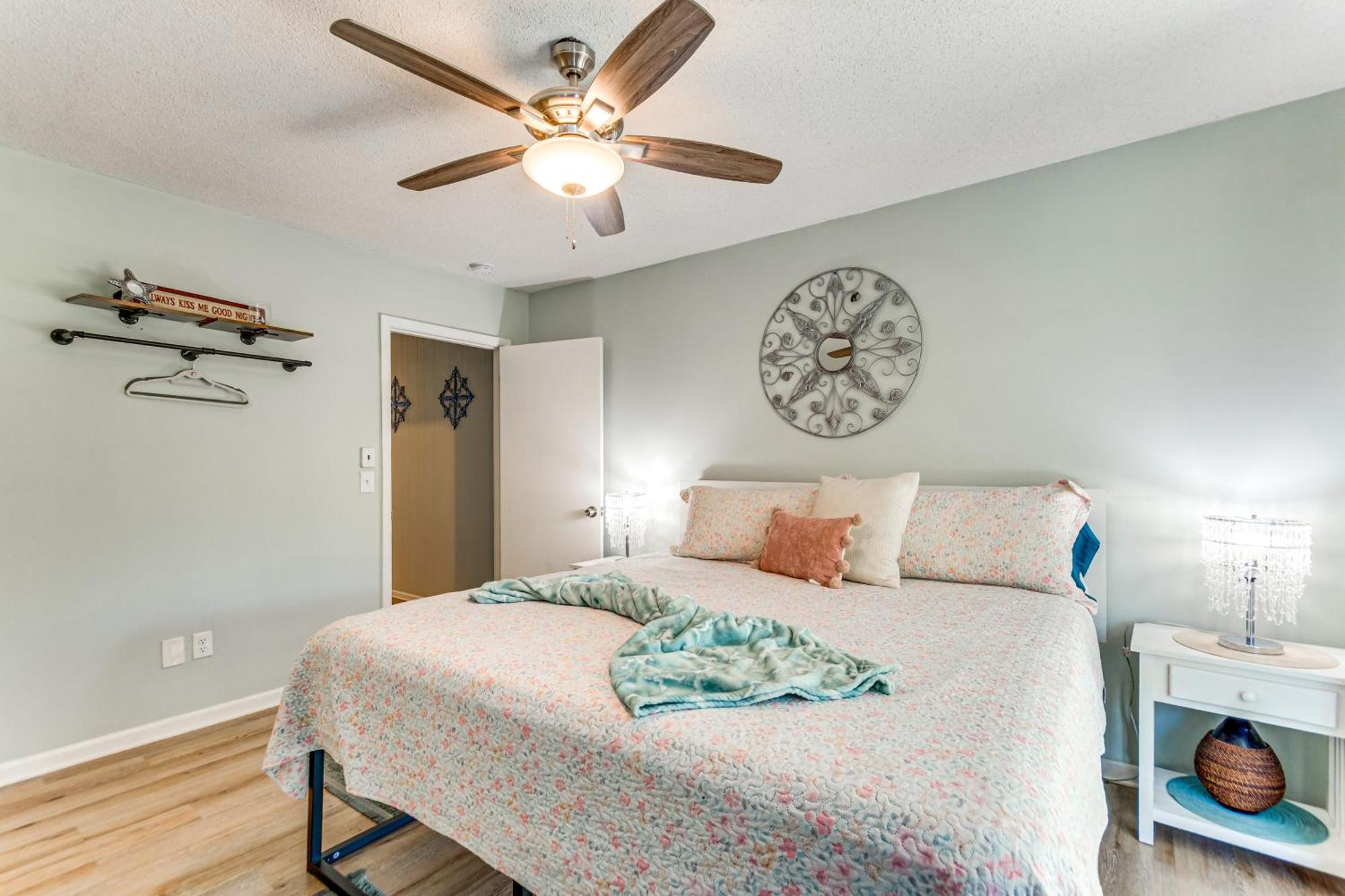 Walton Coastal Retreat With Yard Walk To Holiday home
