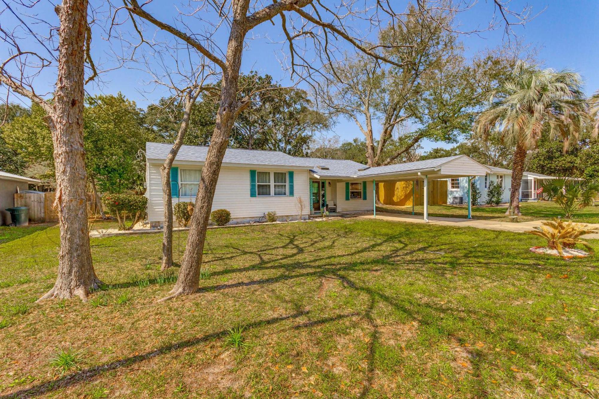 Walton Coastal Retreat With Yard Walk To Holiday home