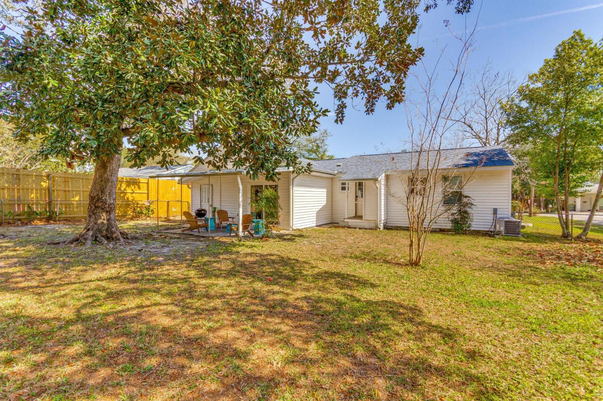 Walton Coastal Retreat With Yard Walk To