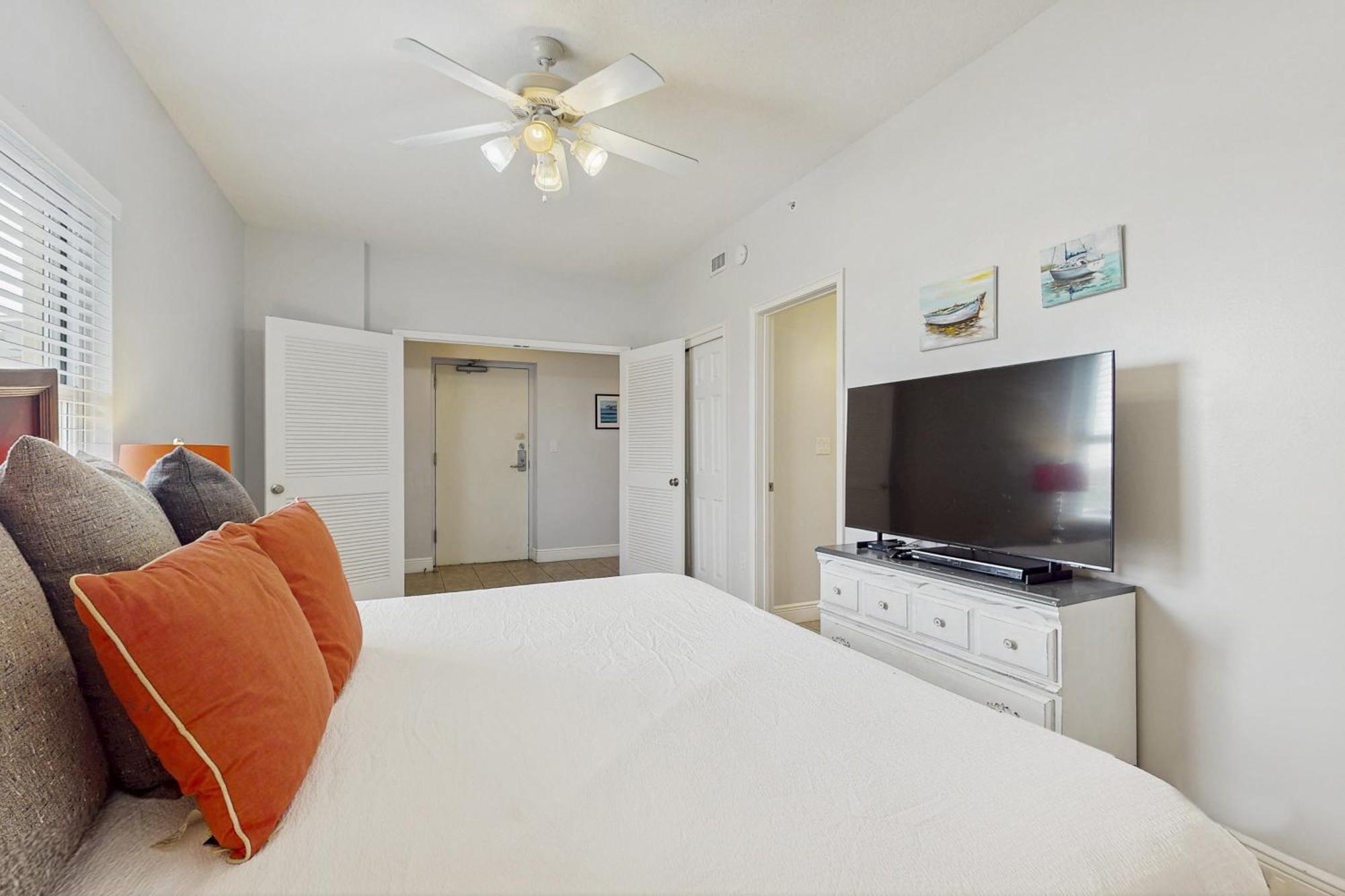 Waters Edge 501 Apartment