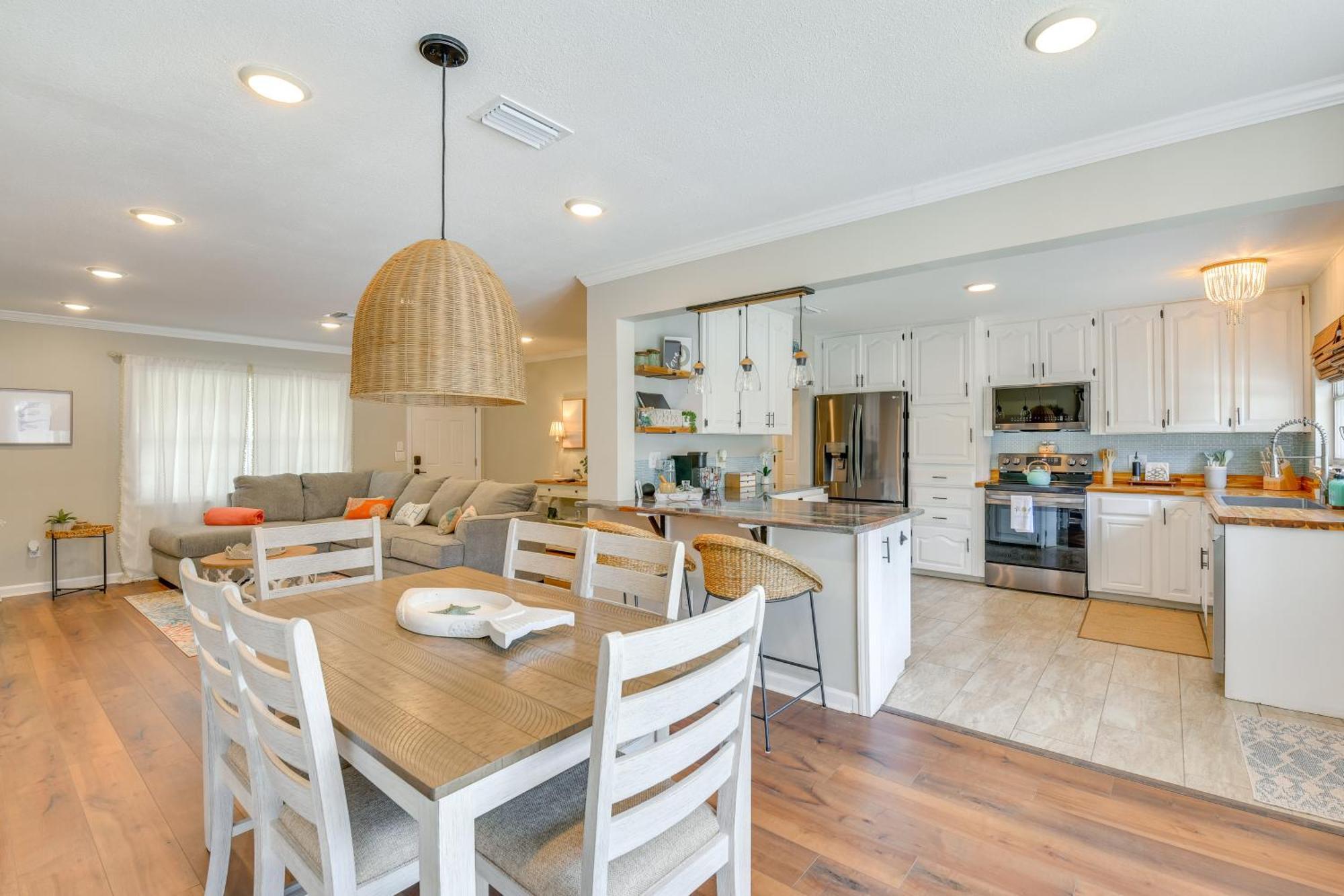 2 Mi To Shore Modern Retreat In Walton Holiday home *