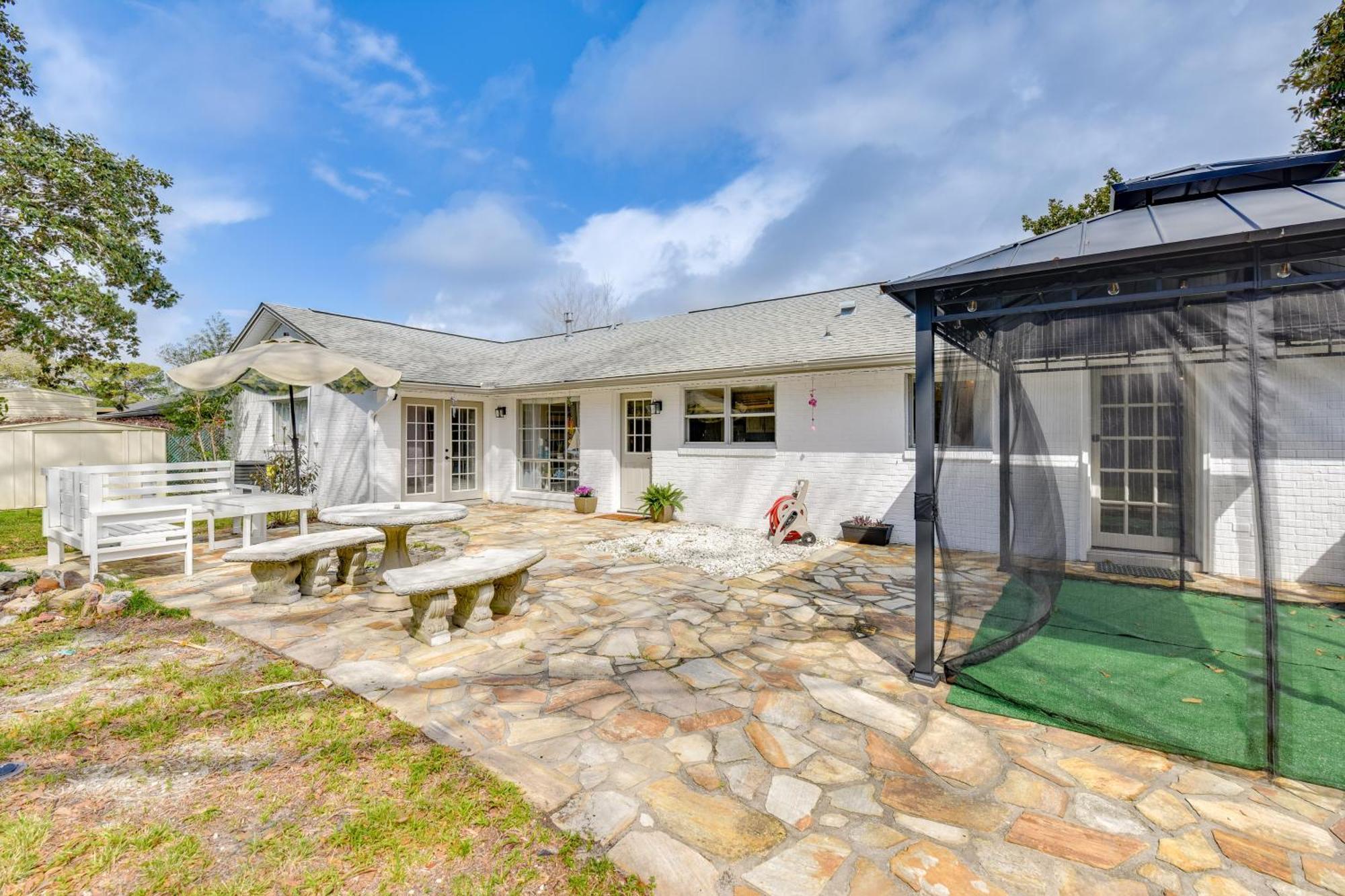 2 Mi To Shore Modern Retreat In Walton Holiday home