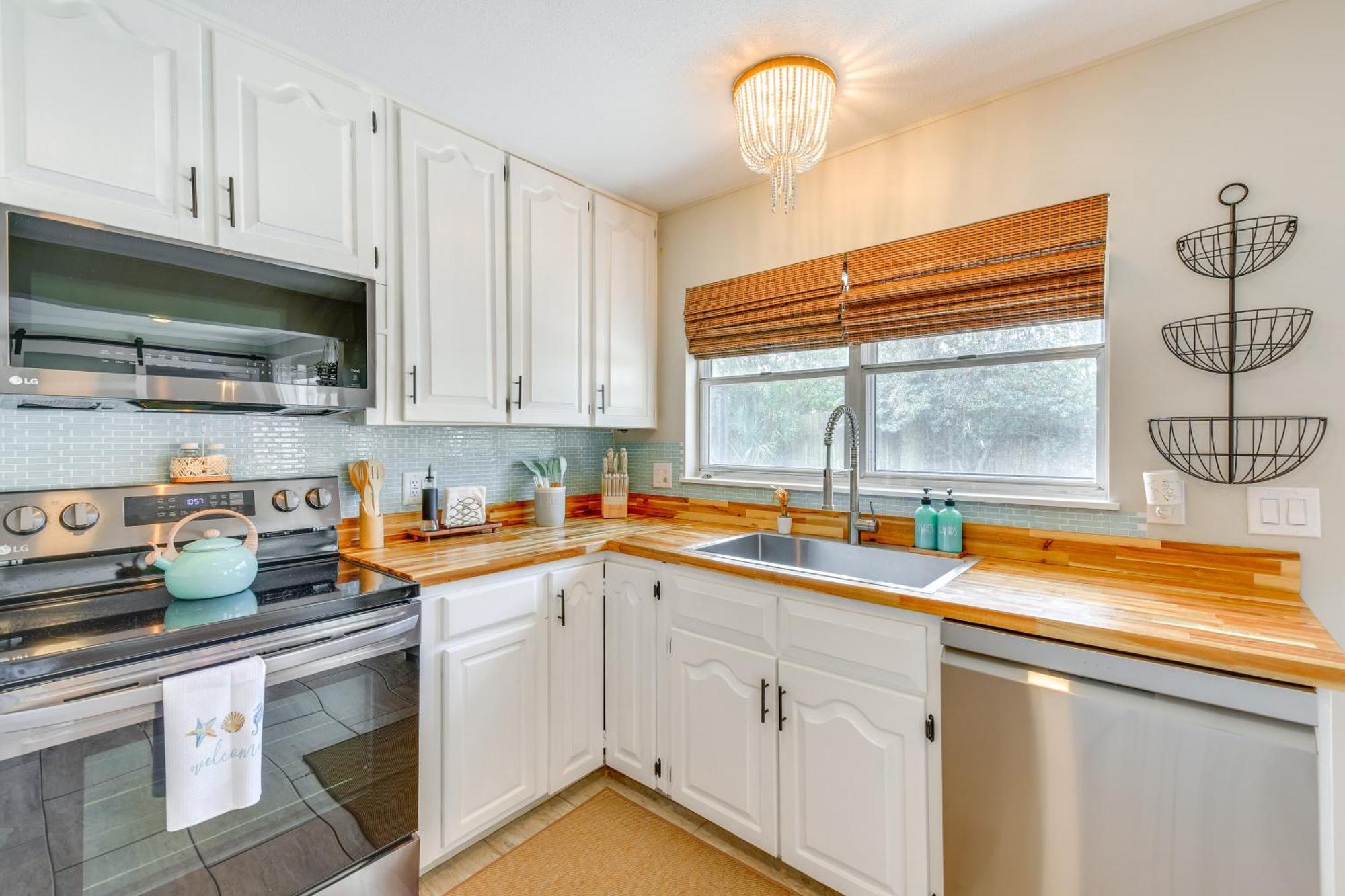 2 Mi To Shore Modern Retreat In Walton *