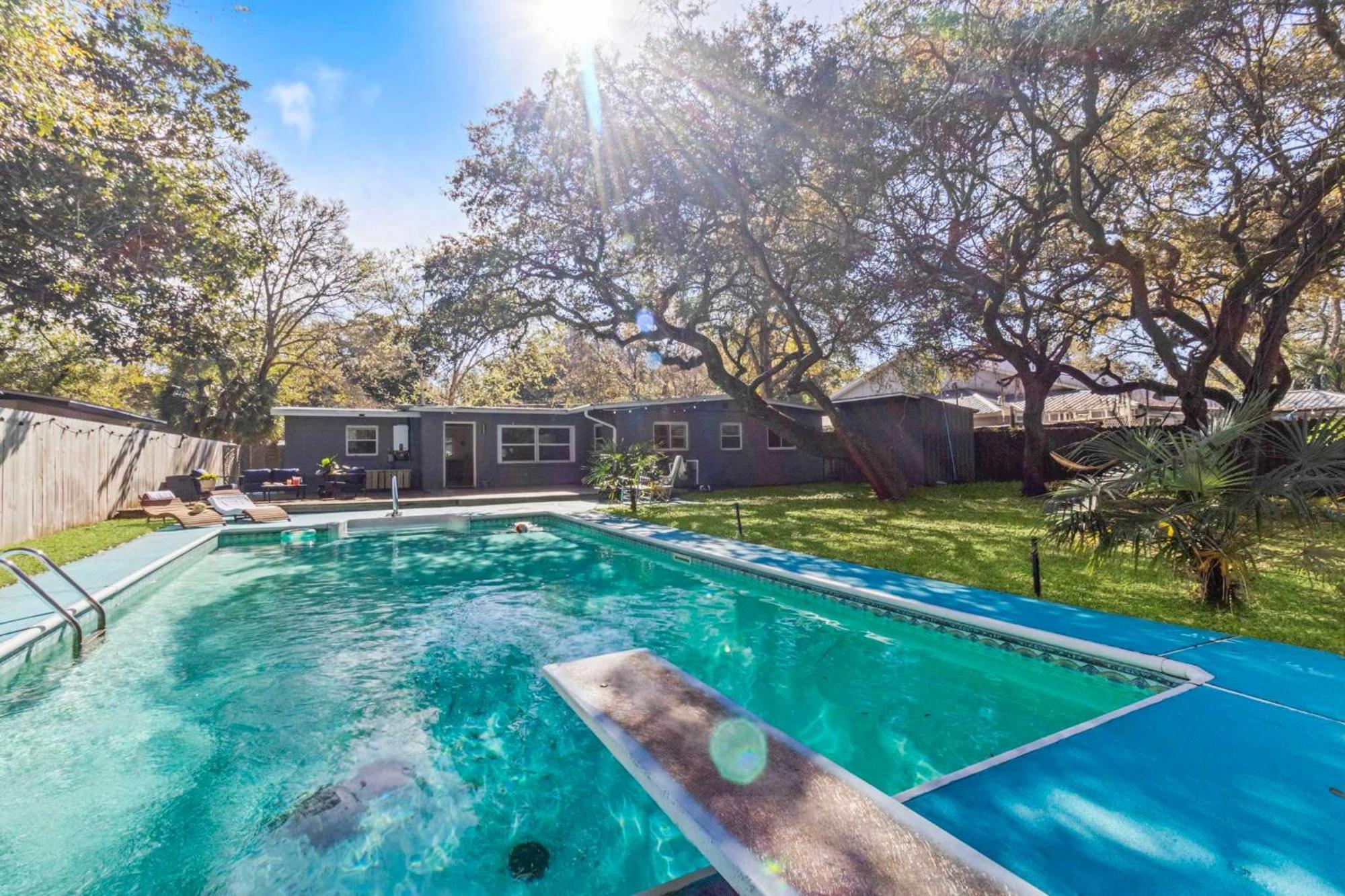 4br W Private Pool & Fire Pit - 2 Mi To *