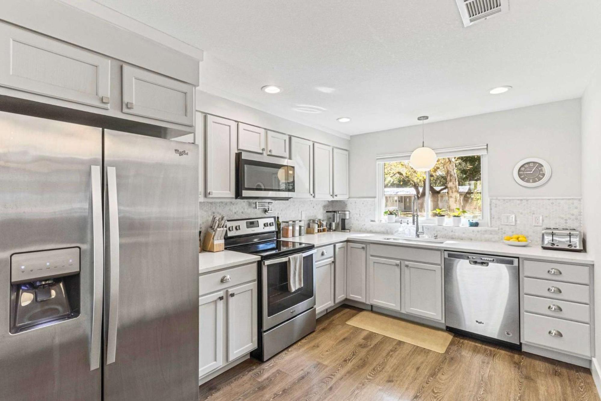 4br W Private Pool & Fire Pit - 2 Mi To