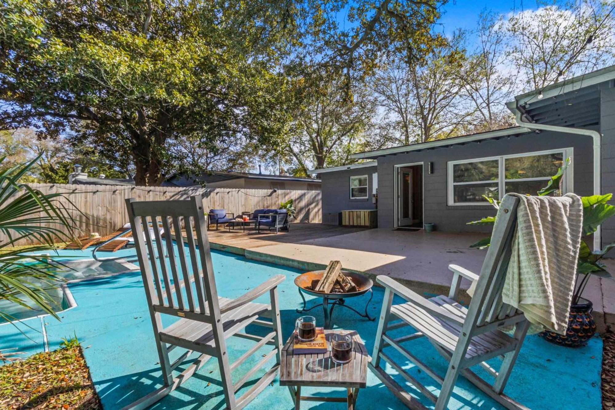 Holiday home 4br W Private Pool & Fire Pit - 2 Mi To *