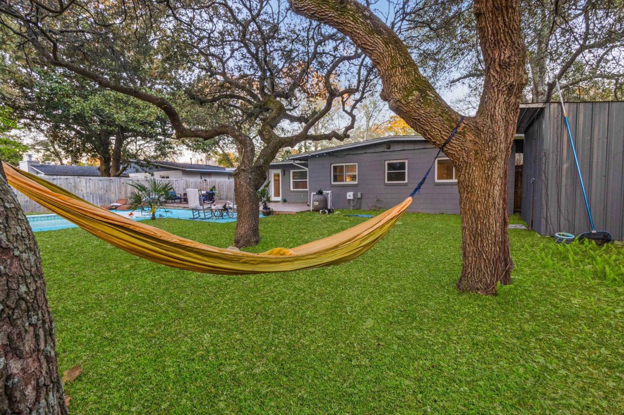 4br W Private Pool & Fire Pit - 2 Mi To Holiday home *
