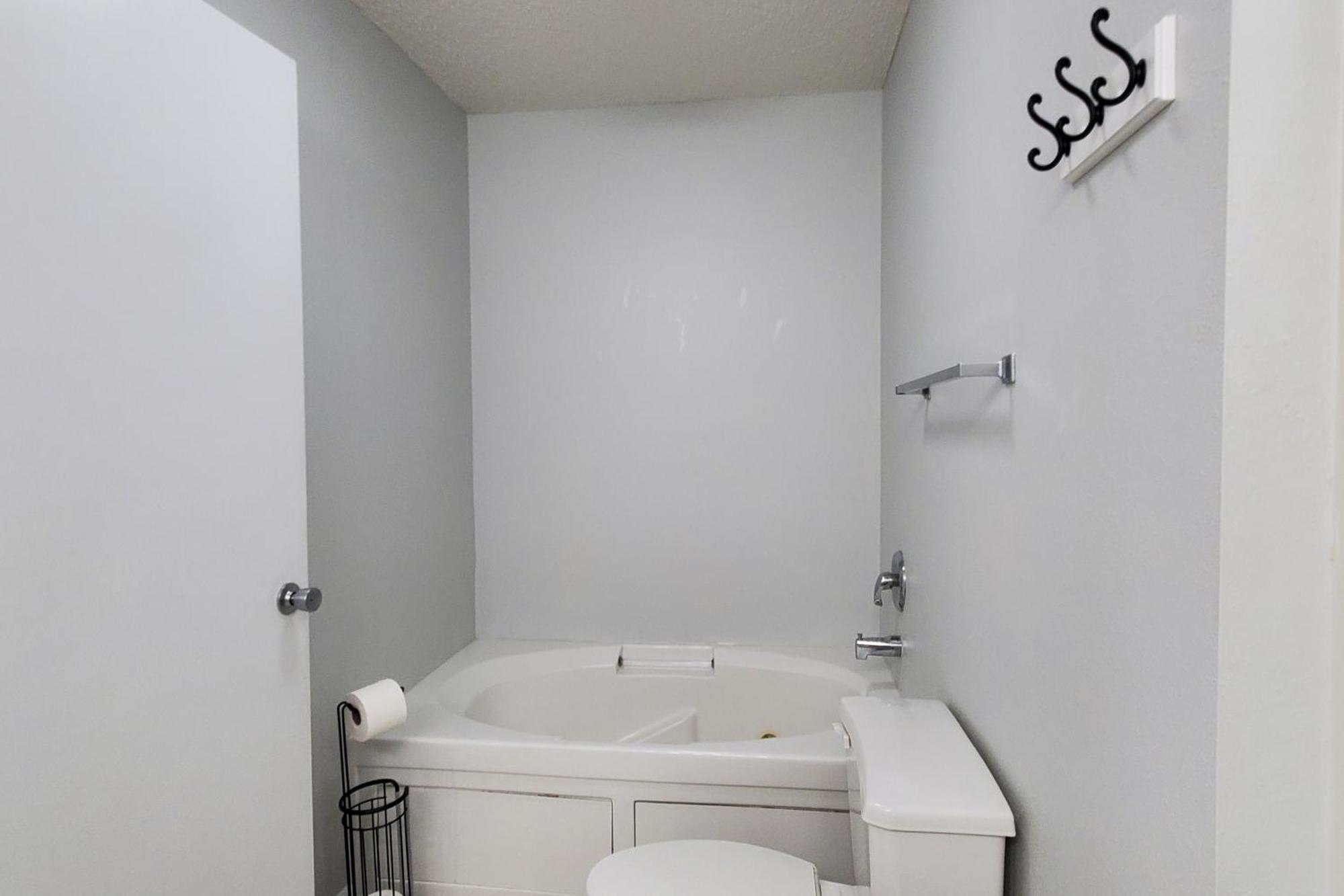 Palm Court Yacht Club 312-b - 2 Bed Apartment *