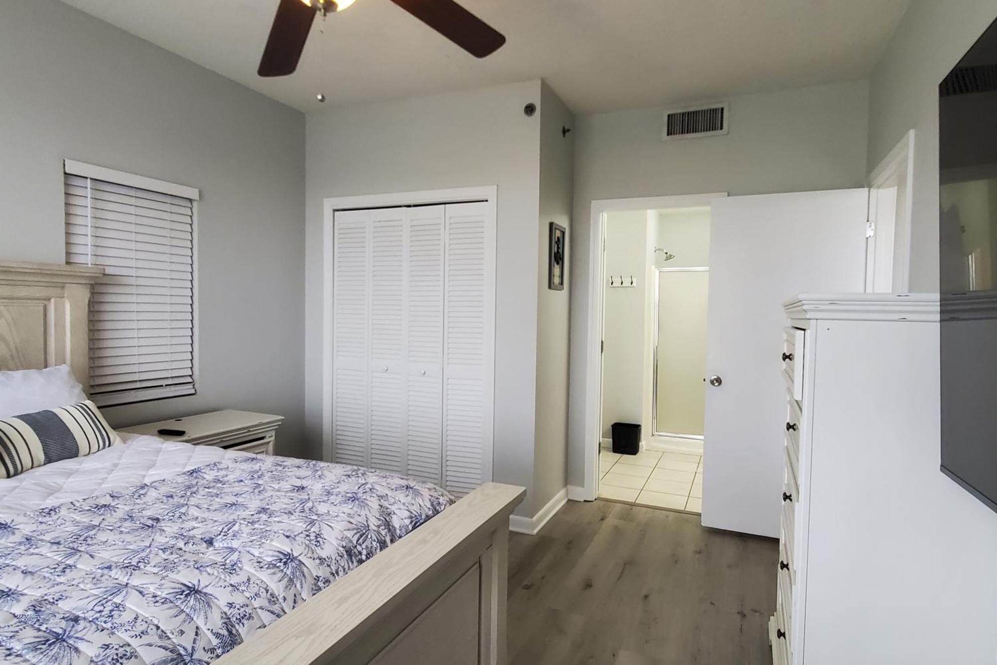 Palm Court Yacht Club 312-b - 2 Bed *