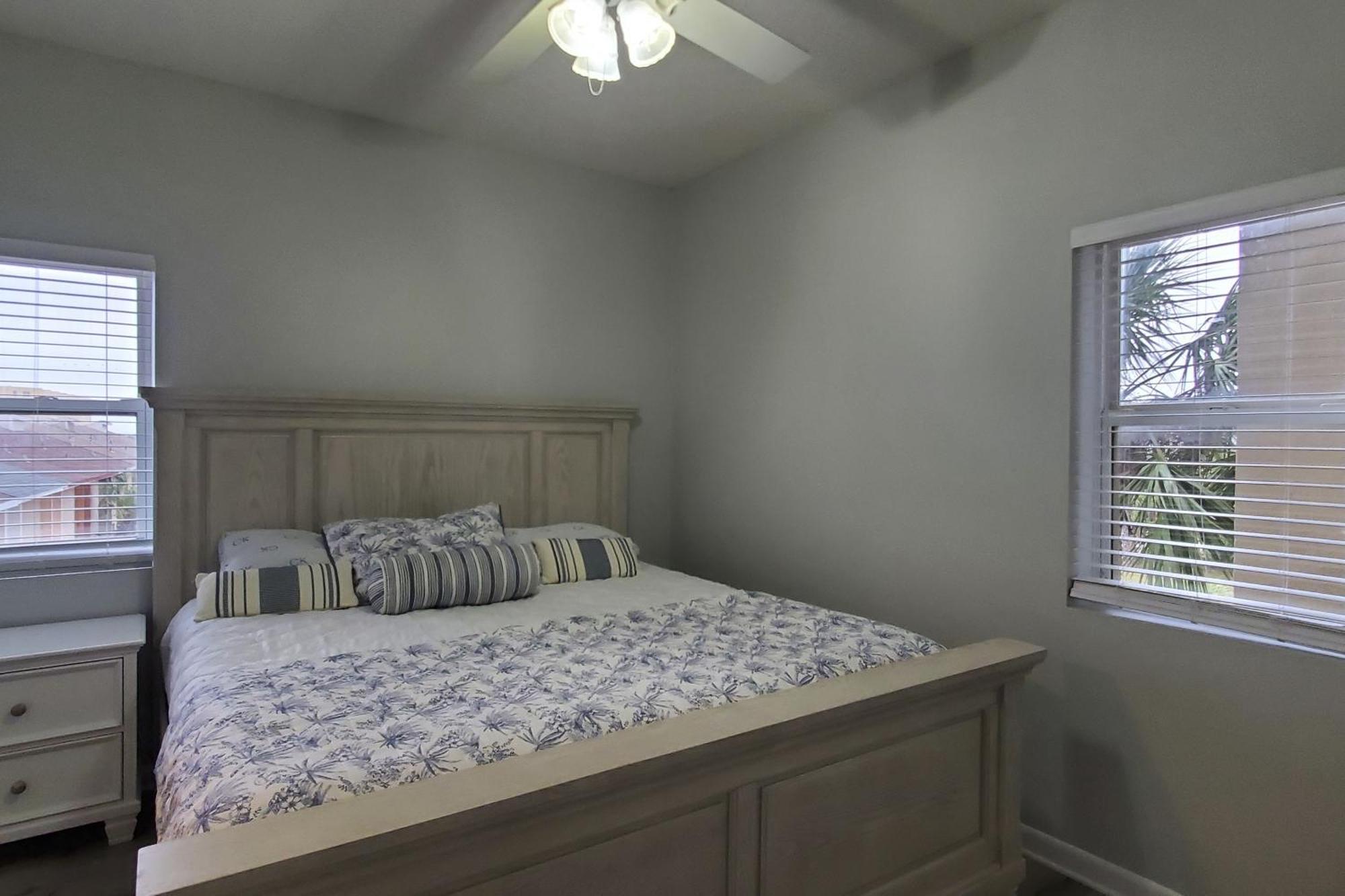 Palm Court Yacht Club 312-b - 2 Bed Apartment *