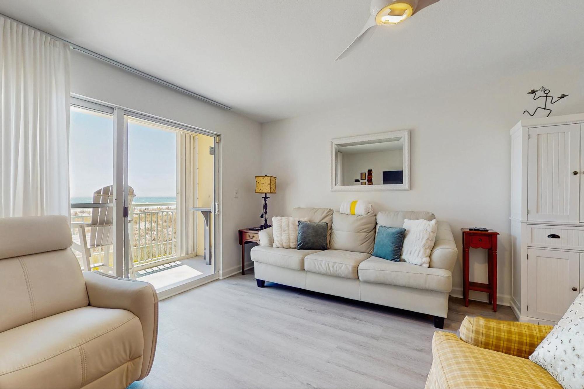 Pelican Isle 102 Apartment