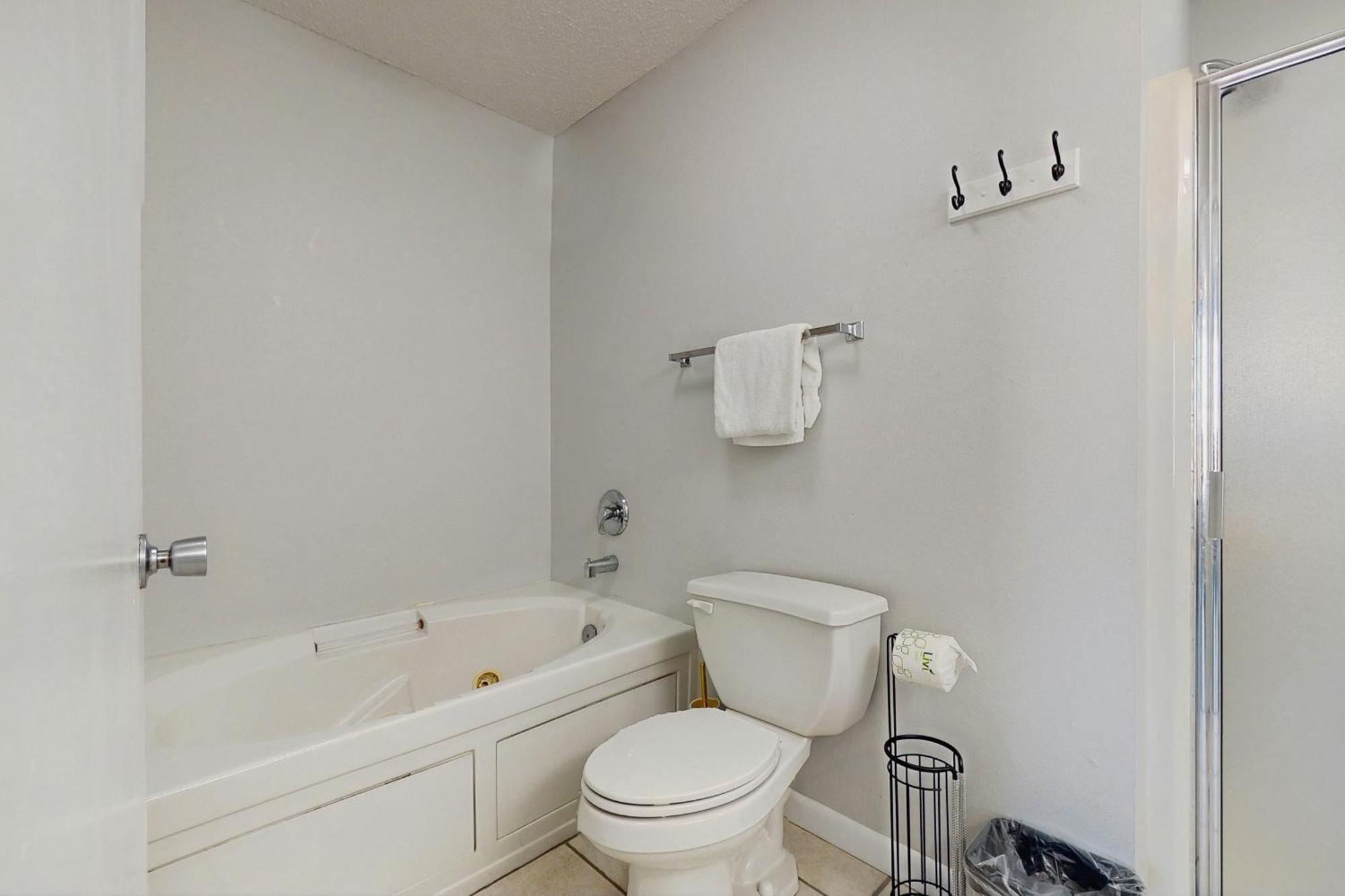 Palm Court Yacht Club 312-b - 2 Bed Apartment