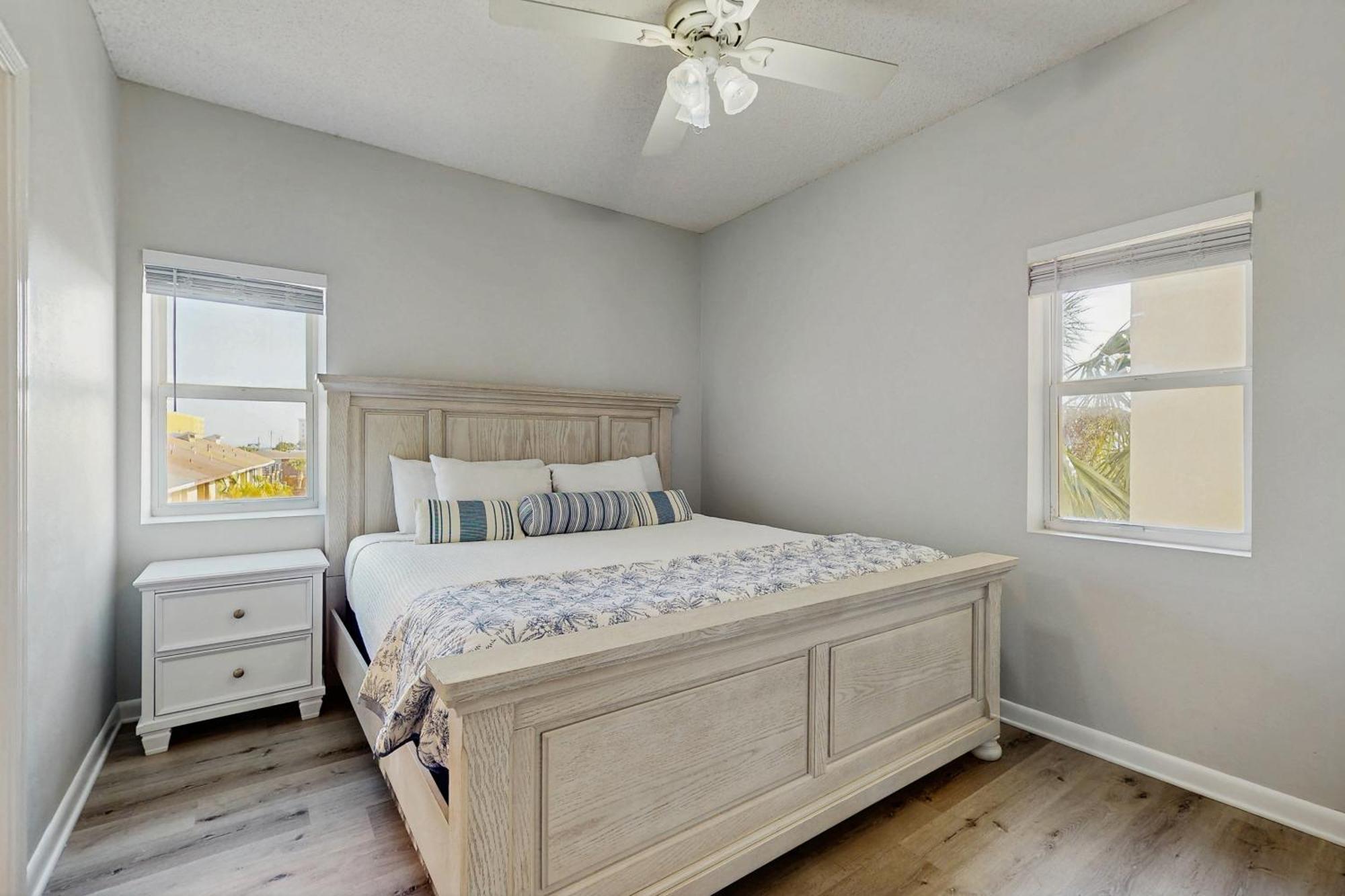 Palm Court Yacht Club 312-b - 2 Bed