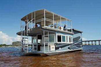 Hotel Island Houseboat