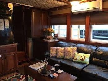 Island Houseboat