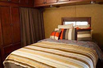Hotel Island Houseboat