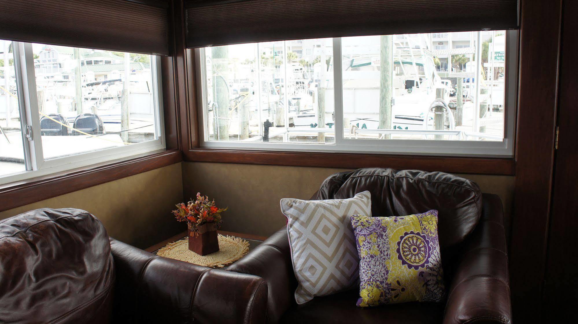 Island Houseboat 2*