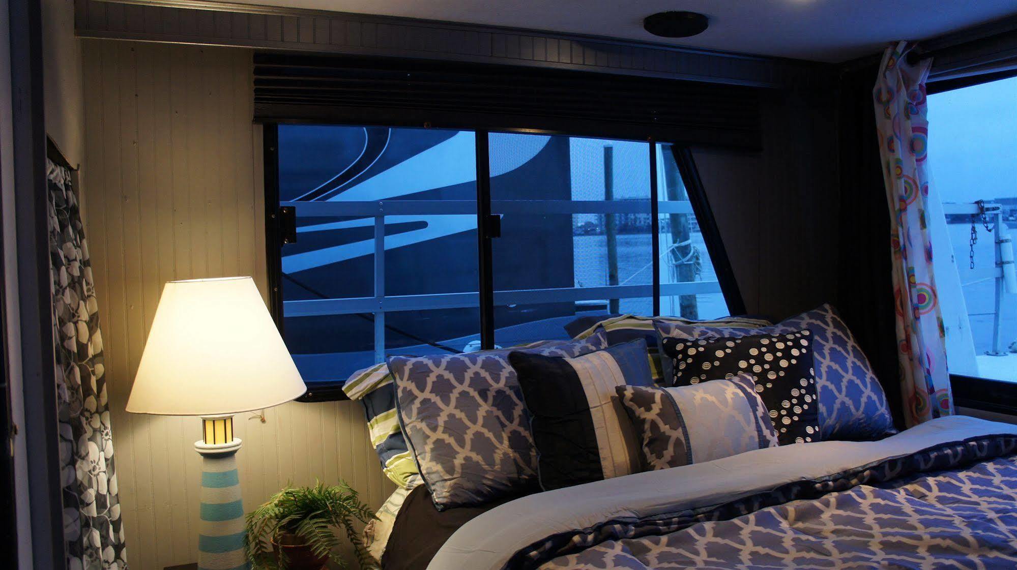 Island Houseboat Hotel Fort Walton Beach