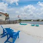 Beachfront Stay With Pool Access Bluefish 6