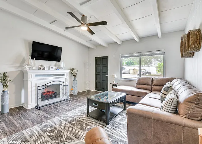 Fort Walton Beach Townhome Less Than 1 Mi To Downtown!