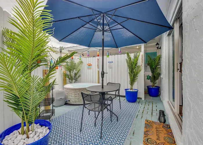 Fort Walton Beach Bungalow With Private Hot Tub!