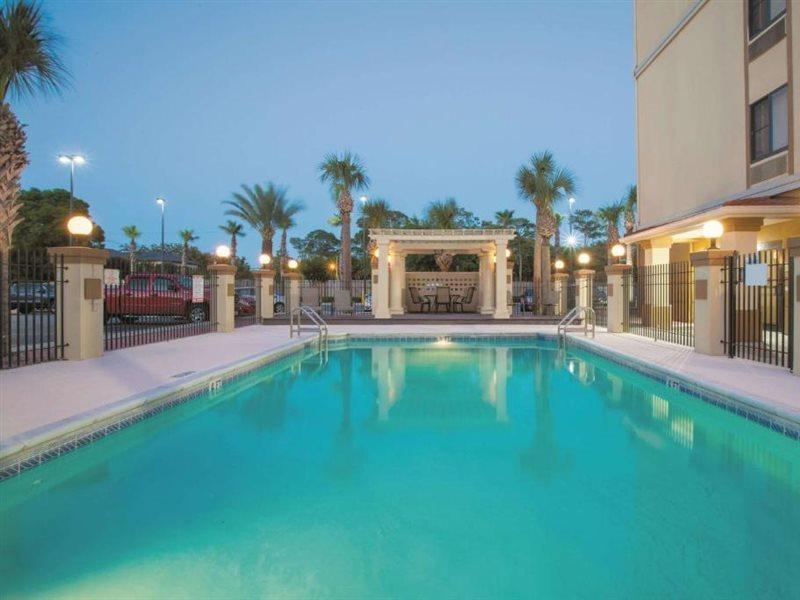 La Quinta By Wyndham Walton Hotel 3*